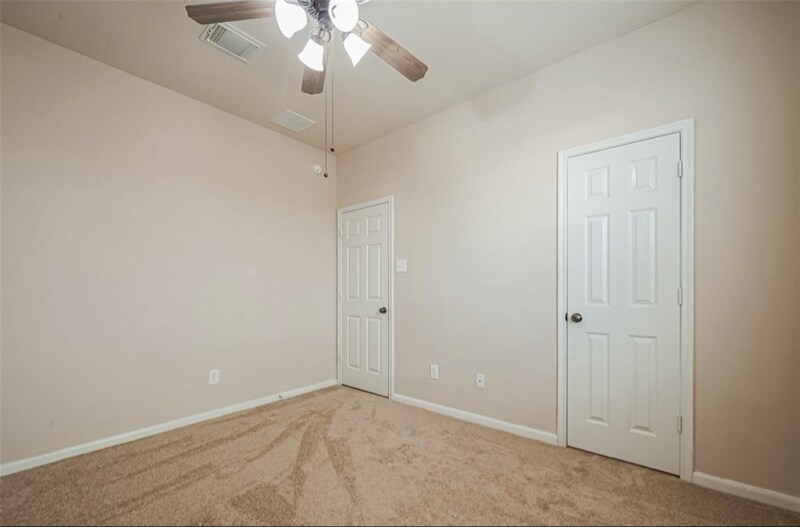 Building Photo - 7411 Jacobs Well Dr