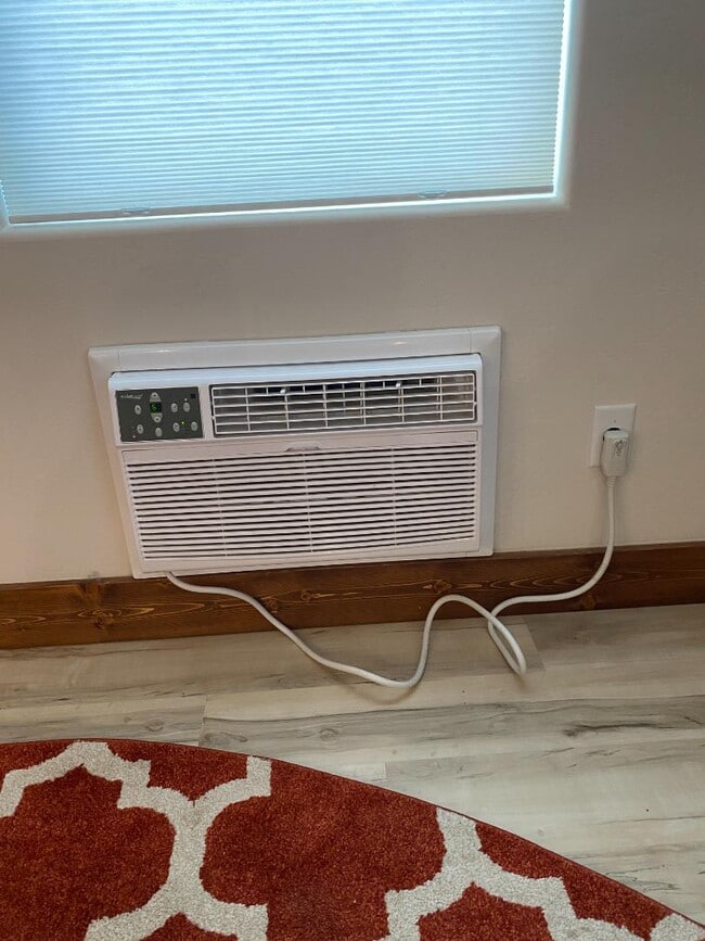 Building Photo - 444 E Montezuma Ave