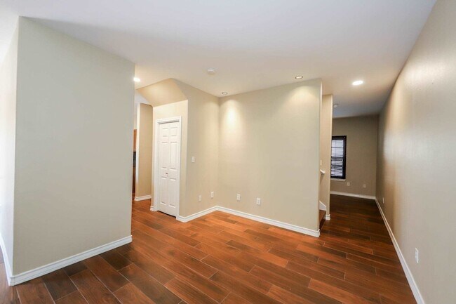 Building Photo - 2445 Monarch Dr