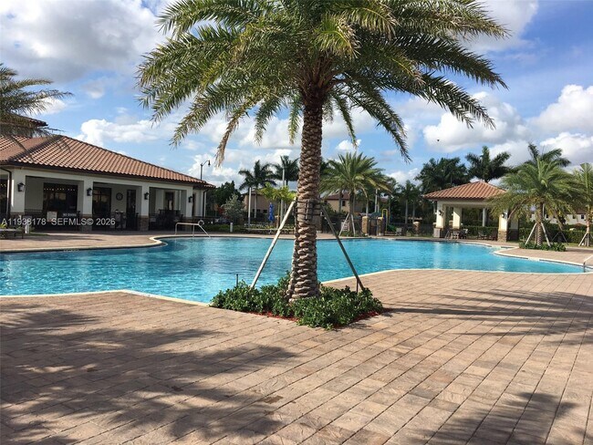 Building Photo - 191 SE 35 Ave