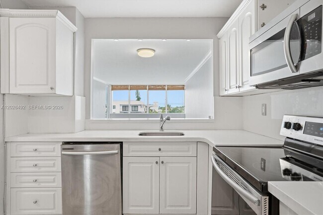 Building Photo - 8233 Harding Ave