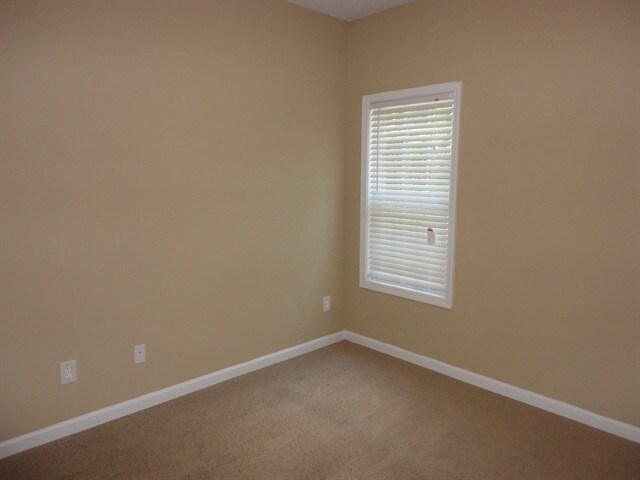 Building Photo - 142 Candle Ln
