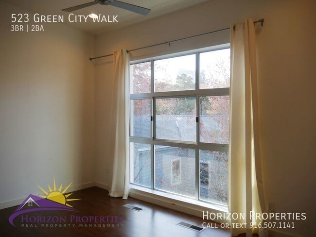 Building Photo - 523 Green City Walk