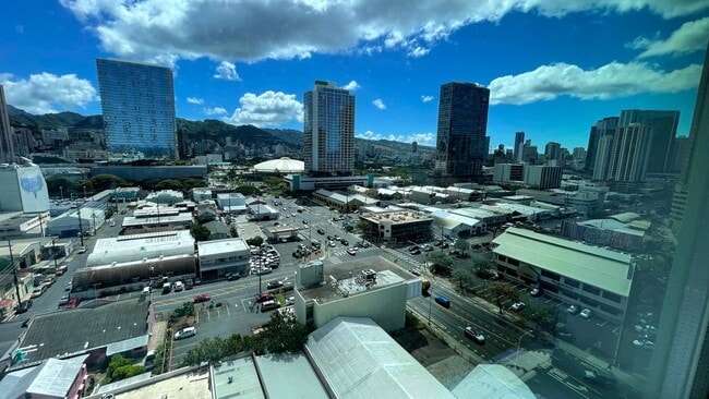 Building Photo - Unbeatable location in Kakaako/Ward Village areas -  2 Bed 2 Bath 1 Parking