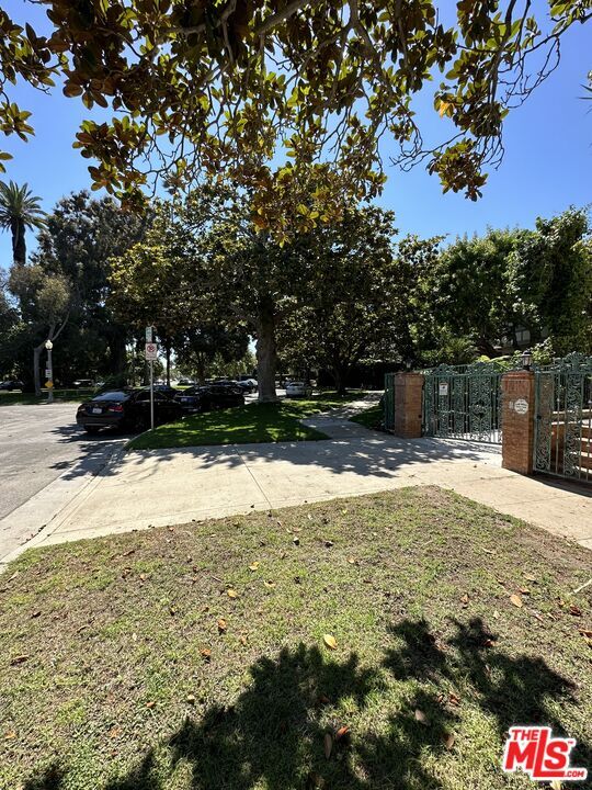 Building Photo - 623 Palisades Ave