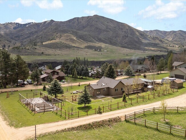 Building Photo - Spacious Single-Level Home in Wilderness Ranch
