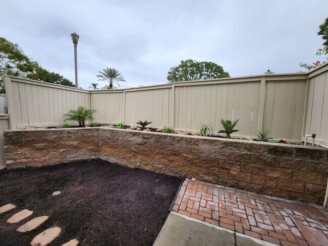 Building Photo - Beautiful remodeled 3 bedroom, 2.5 bath town home in Triana Scripps Ranch
