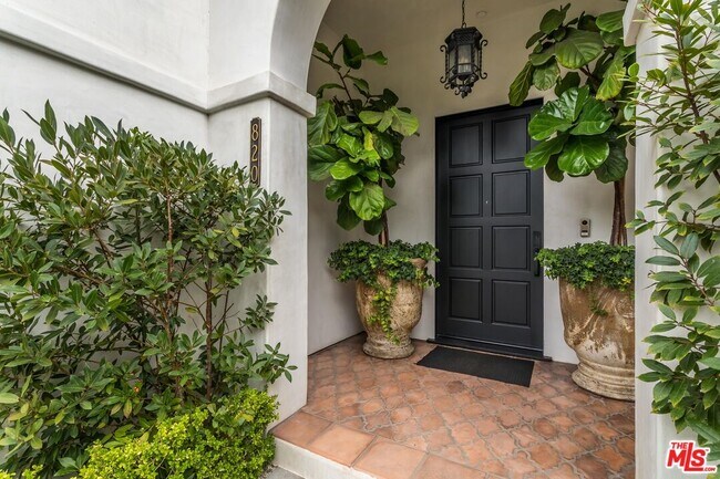 Building Photo - 820 N Vista St