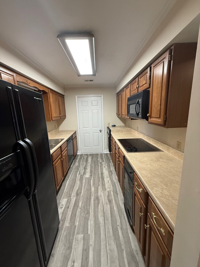 Building Photo - 3405 Fairway Dr