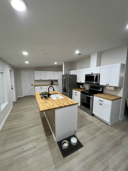 Building Photo - 3599 Pioneer Trails Dr