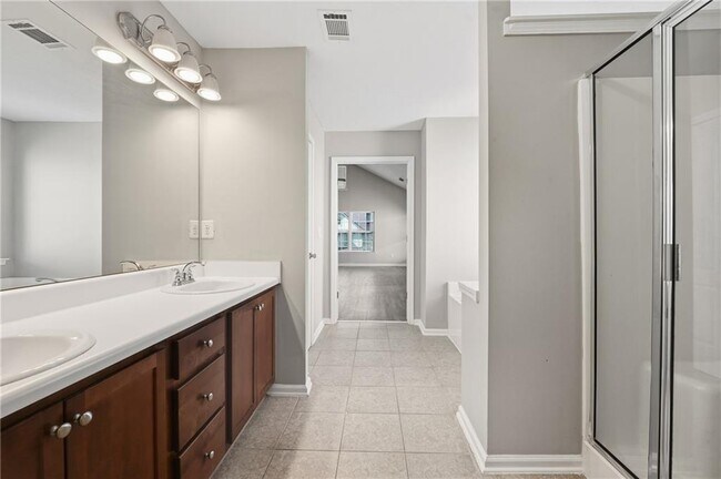 Building Photo - 1328 Avington Glen Dr SE