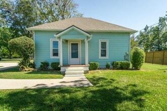 Building Photo - 2004 St Christopher Ave