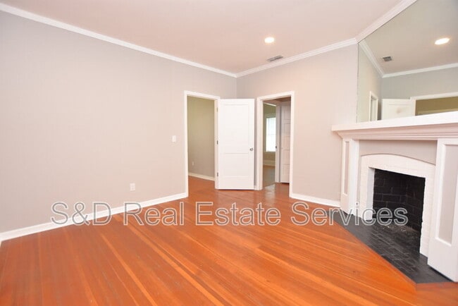 Building Photo - 707 E Lime St
