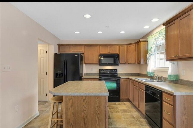 Building Photo - 225 Persimmon Lane