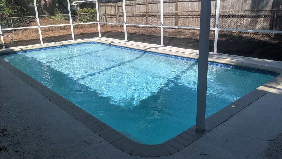 Building Photo - 2042 Harley Ave