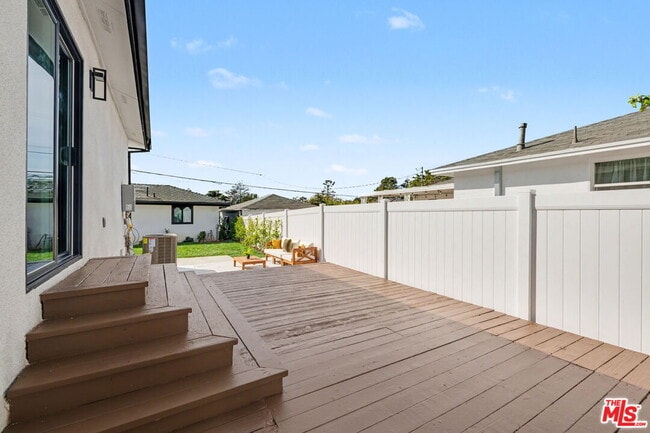 Building Photo - 2831 Overland Ave