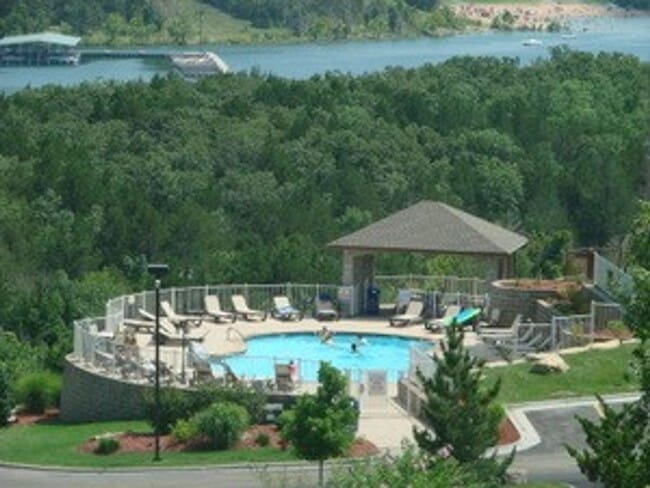 Building Photo - Lake View 1 Bedroom 1 Bath