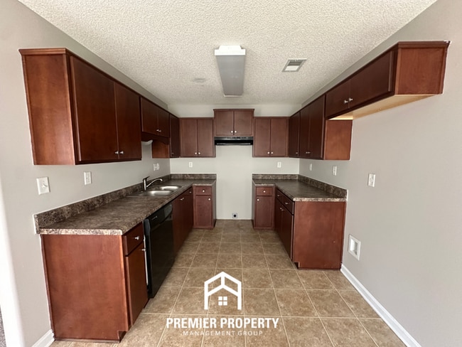 Building Photo - 2280 Southern Woods Dr