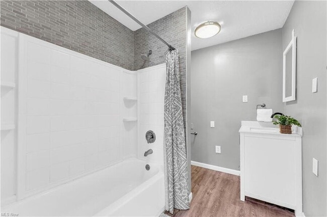 Building Photo - 4238 Laurel Rd