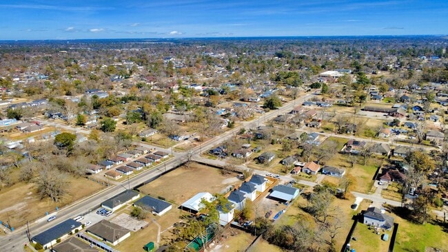 Building Photo - 8025 Peachtree St