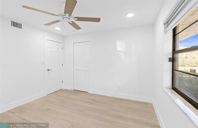 Building Photo - 6085 N Sabal Palm Blvd