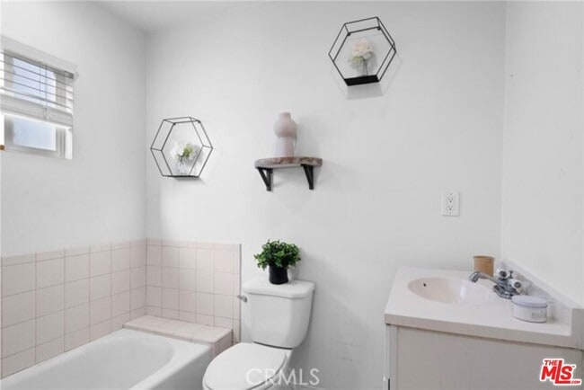 Building Photo - 16154 Gilmore St