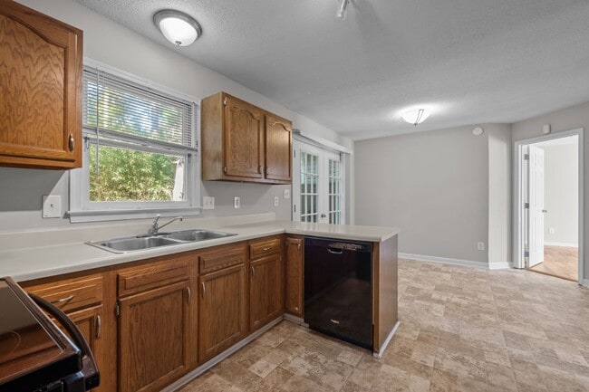 Building Photo - 3 bedroom single family home