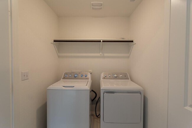 Building Photo - 7237 Spotted Leaf Wy