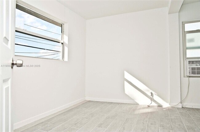 Building Photo - 1323 N Federal Hwy