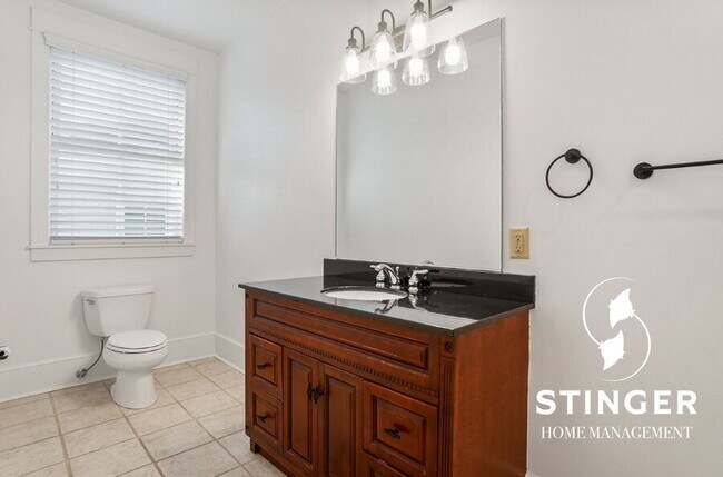 Building Photo - 14 Hayek St