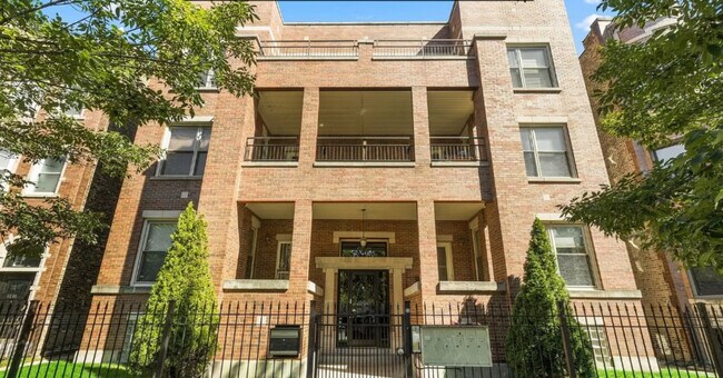 Primary Photo - 5739 S Michigan Ave