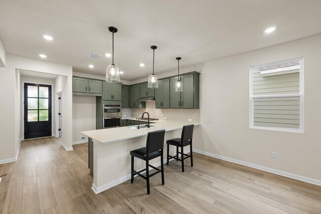 Building Photo - 254 Crater Lk Dr