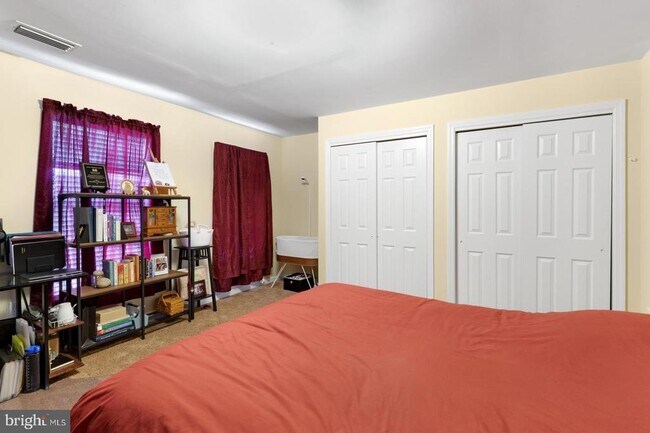 Building Photo - 2683 Edgemont St