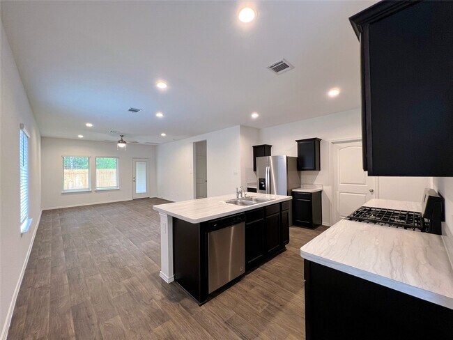 Building Photo - 14927 Cypress Holw Dr