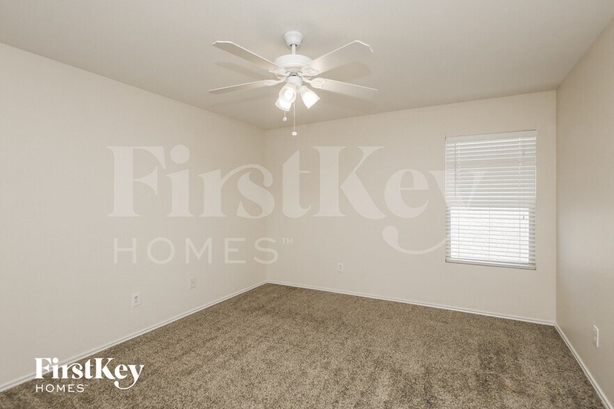 Building Photo - 852 Cats Eye Dr