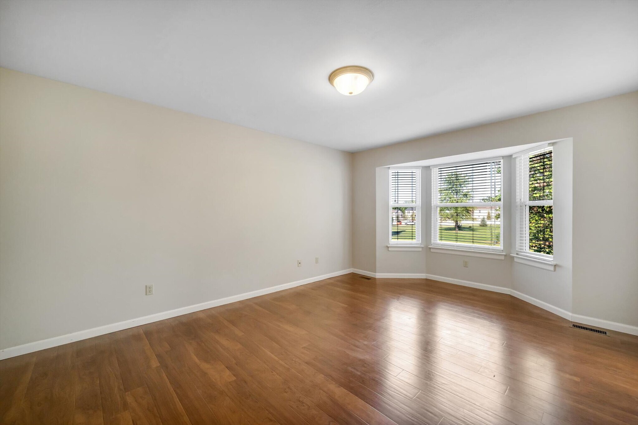 Building Photo - 1583 Briarchase Dr