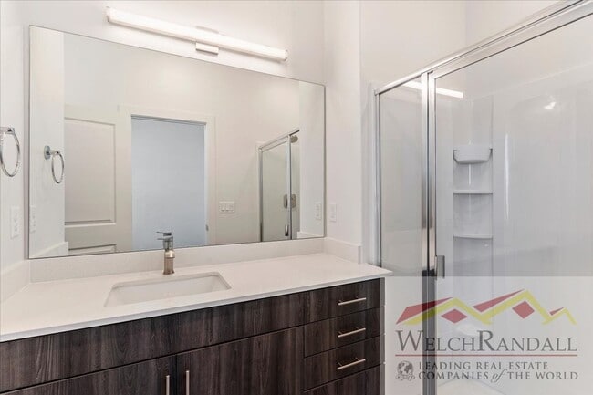 Building Photo - Beautiful 3 Bed 2.5 Bath Townhome in West ...