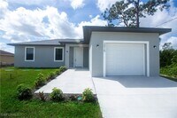 Building Photo - 3015 S Balsam Cir