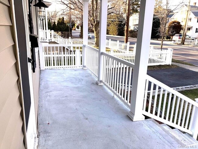 Building Photo - 191 W Main St