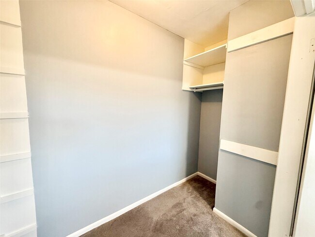 Building Photo - 5359 Friar Tuck Dr