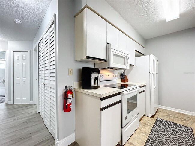 Building Photo - 2731 N Poinciana Blvd