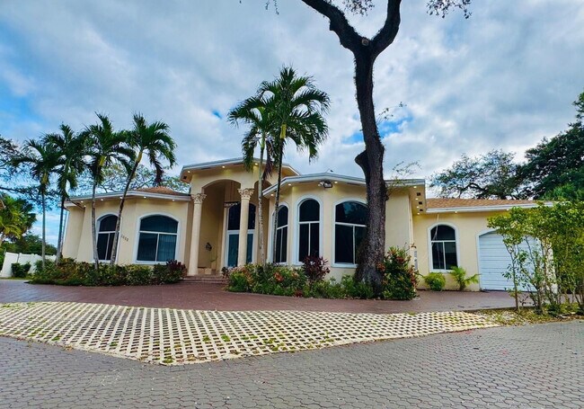 Building Photo - 5981 SW 37th Terrace