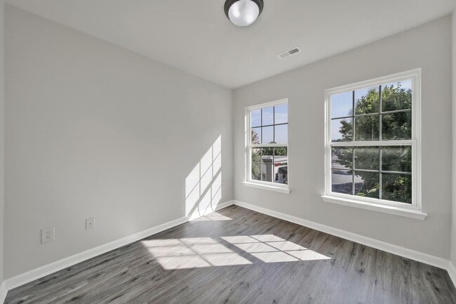 Building Photo - Lovely 3 Bed 2.5 Bath Townhome in Mint Hill!