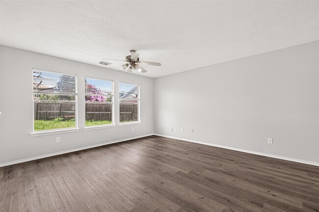 Building Photo - 19451 Nasworthy Dr