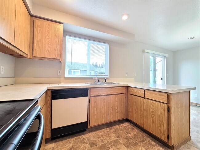 Building Photo - Charming 3 Bed/ 1.5 Bath Home Available in Lake Stevens