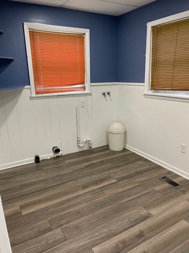 Laundry room - 1157 Monroe Ave