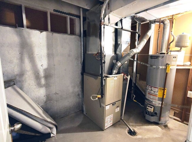 Building Photo - Updated 4 Bd 3 Ba Home in Sandy