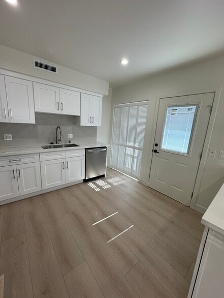 Building Photo - 217 Sinclair Ave