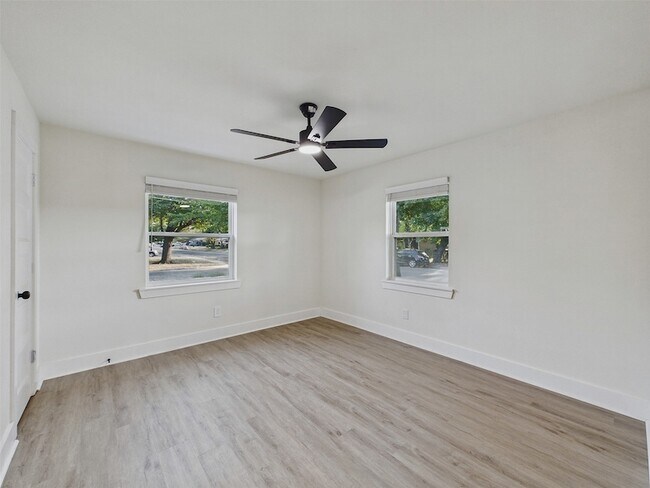 Building Photo - 6405 Seco Blvd