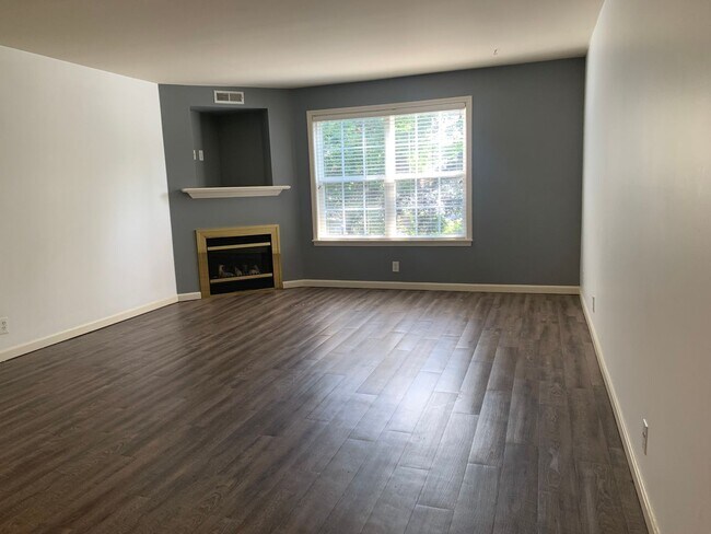 Building Photo - Germantown 2 bedroom, 1 1/2 bath in Brent Park Condos